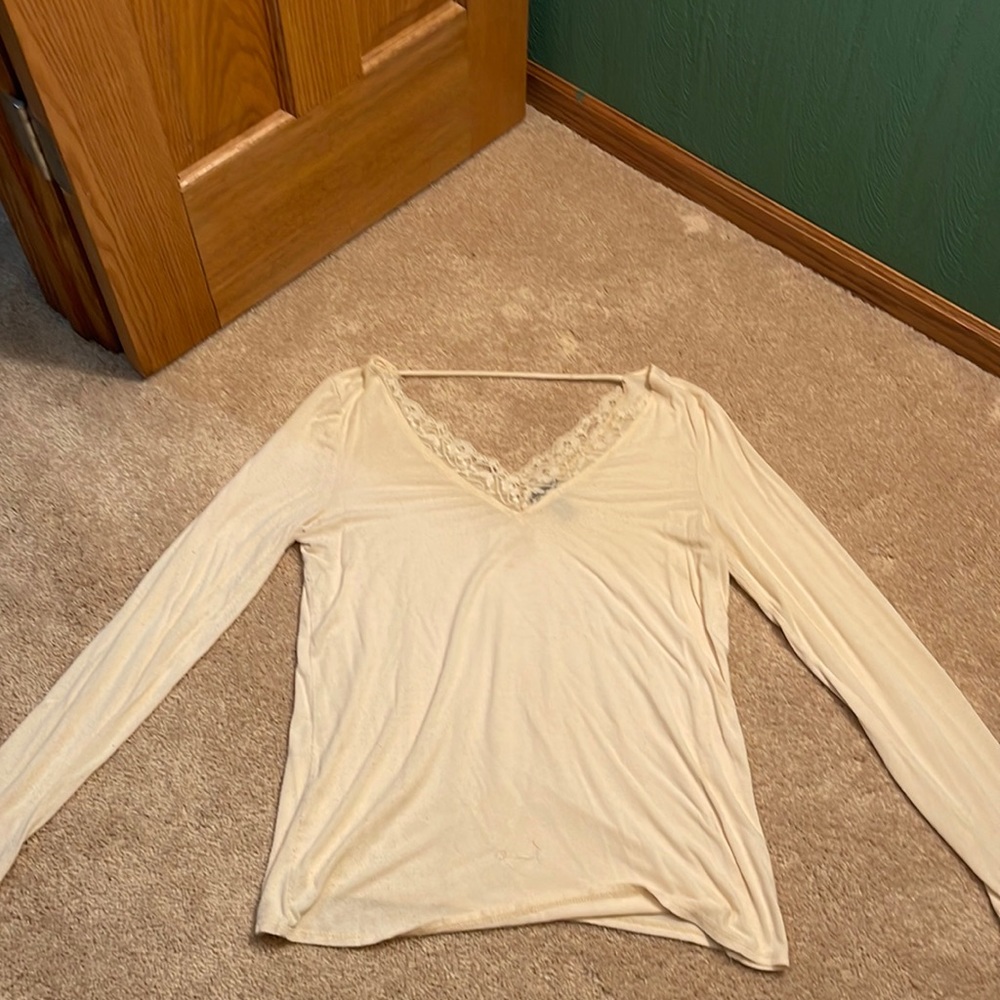 Laced V-Neck Long Sleeve Shirt from Buckle. Size L.